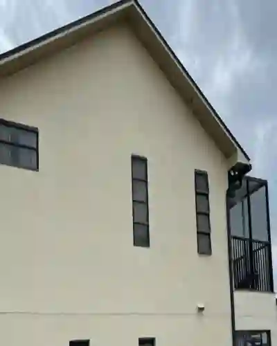 House with 2nd story porch